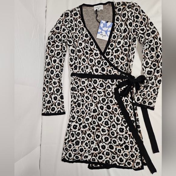 Diane Von Furstenberg Target Black And White Wrap Sweater Cardigan Size XXS NWT - Picture 6 of 10